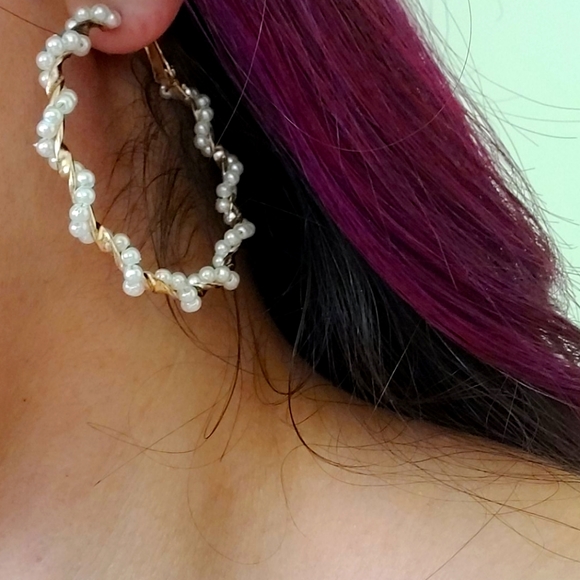 Fashion Gold Hoop Women Pearl Hoop Earrings - Picture 2 of 2